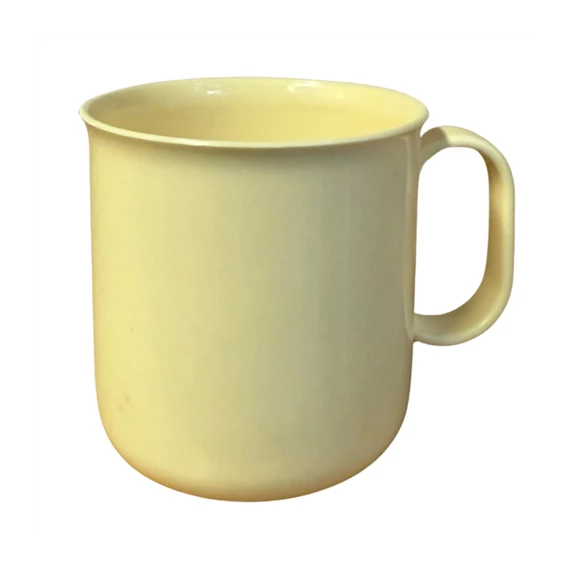 2dl bögre műanyag 182